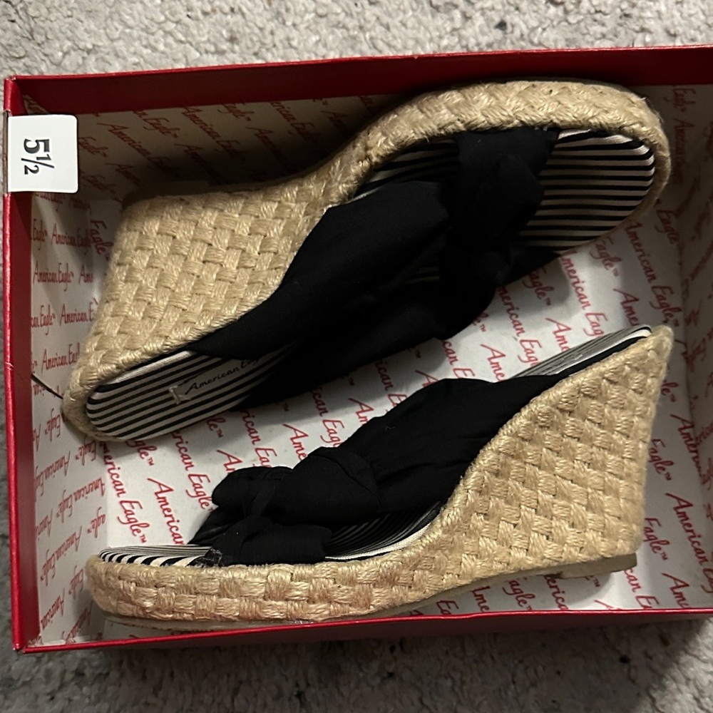 American Eagle Outfitters Black Striped Wedge SandalsSize 5 1/2 - Picture 6 of 7